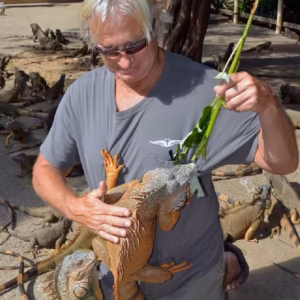 Roatan Iguana Park - Roatan 21 Tours